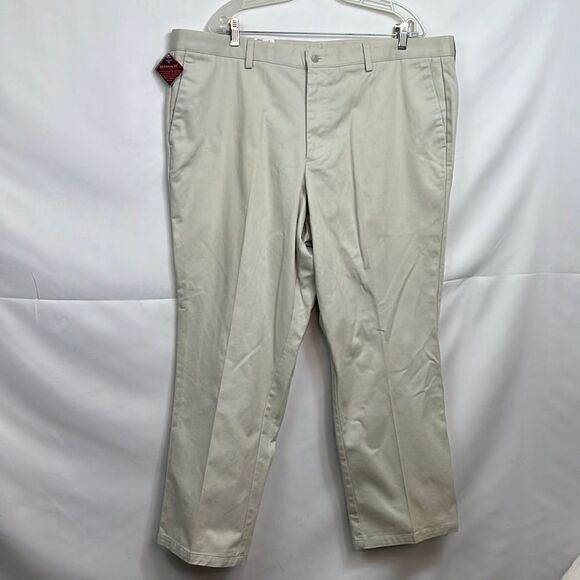 Dockers Classic Fit Original Khaki Pants Flat front size 44/30 NWT - Picture 1 of 11